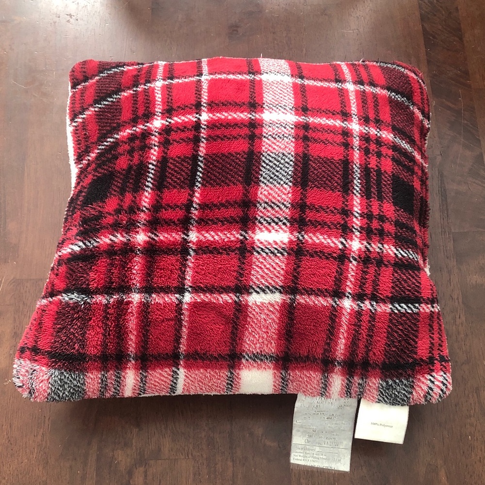 👻 Plaid Red Holiday Throw Pillow
